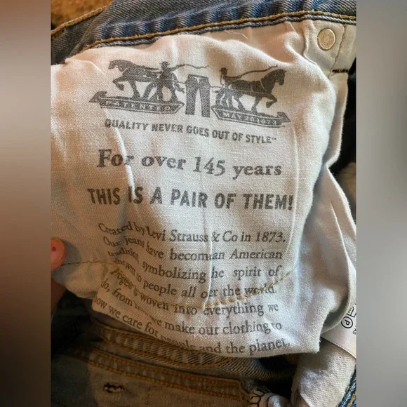 Men’s Light Wash LEVIs Jeans - Size 38x32 - Picture 6 of 7